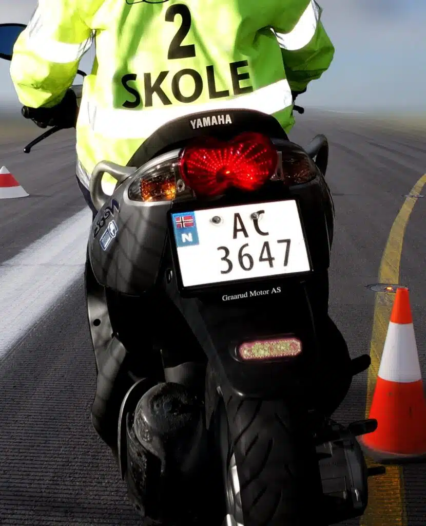 07. 1 moped Halden Redigert